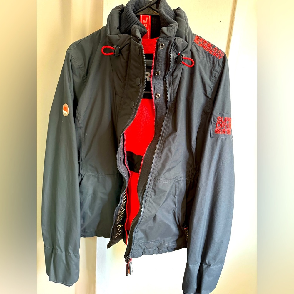 Superdry Women’s Hooded Windtrekker Jacket in Gray and Pink Size Large